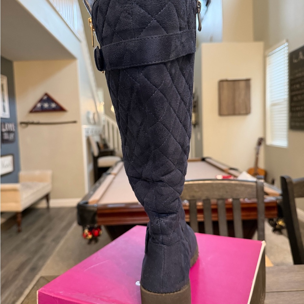 Women's Quilted Navy Knee-High Wide Calf Boots Size 8 1/2 - Picture 4 of 6
